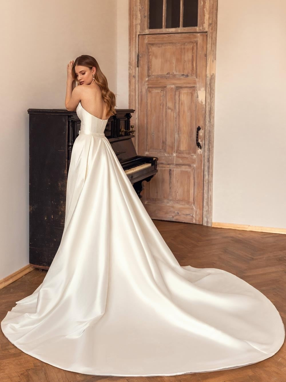 Celeste – Modern Glamour, Classic Soul
